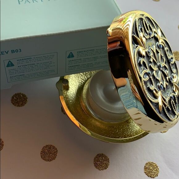 TRAVEL Tealight Holder Compact by Party Lite - Picture 1 of 8
